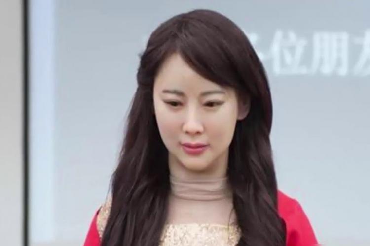 美女机器人"佳佳"亮相 希望能"比网红还红"